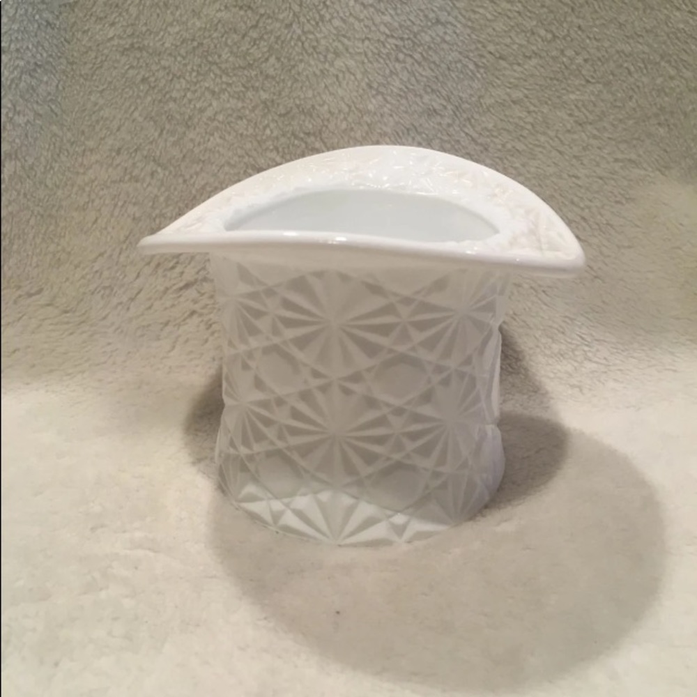 Vintage Fenton Milk Glass Top Hat